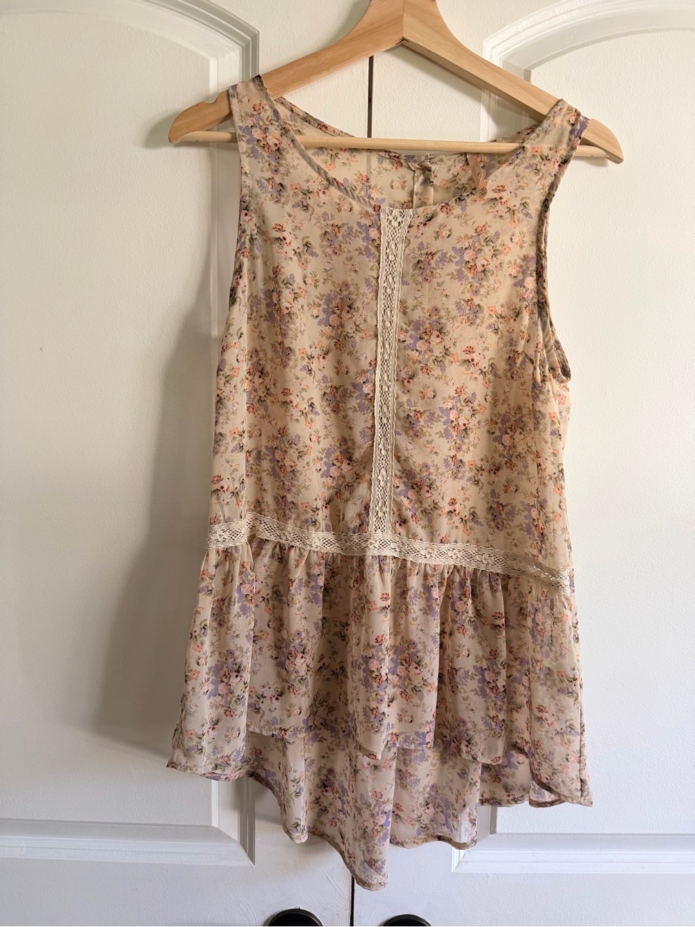 Sleeveless Floral Lace-Trim Blouse in Cream Flowers Button Back Sheer Ruffle